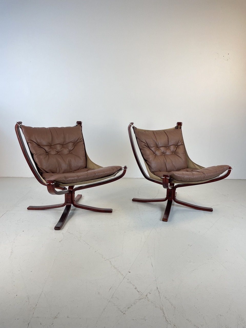 Vintage discount falcon chair