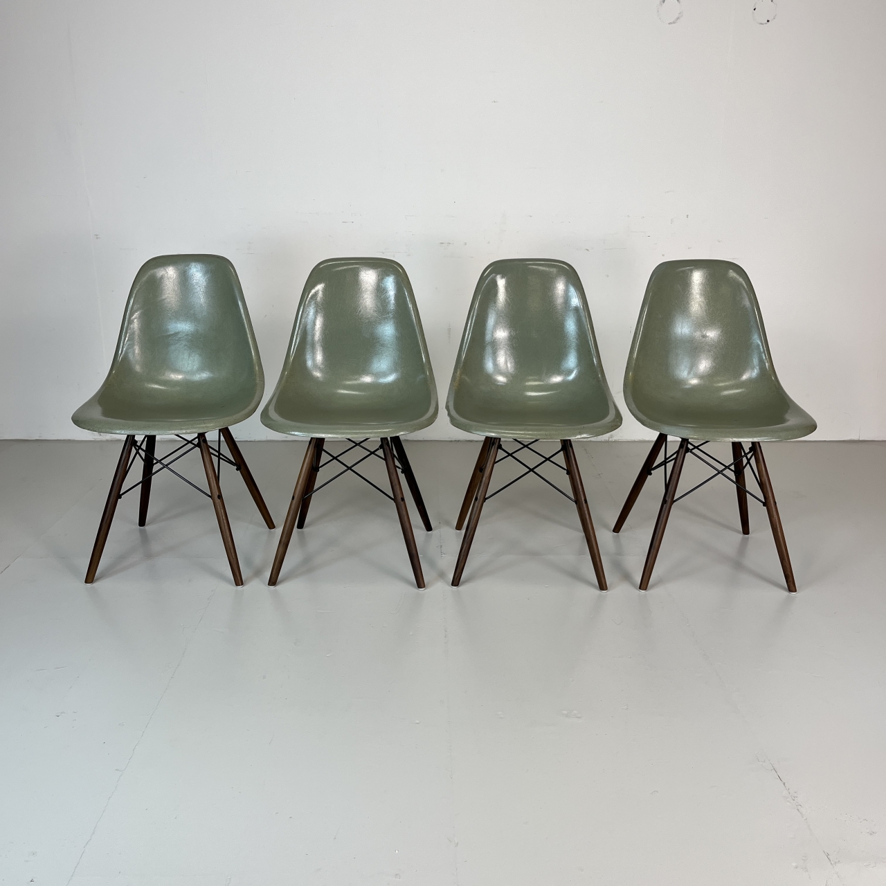 Eames seafoam deals green