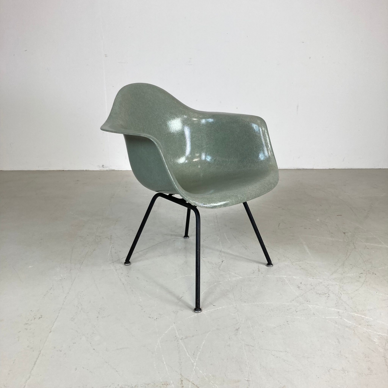 Eames seafoam deals green