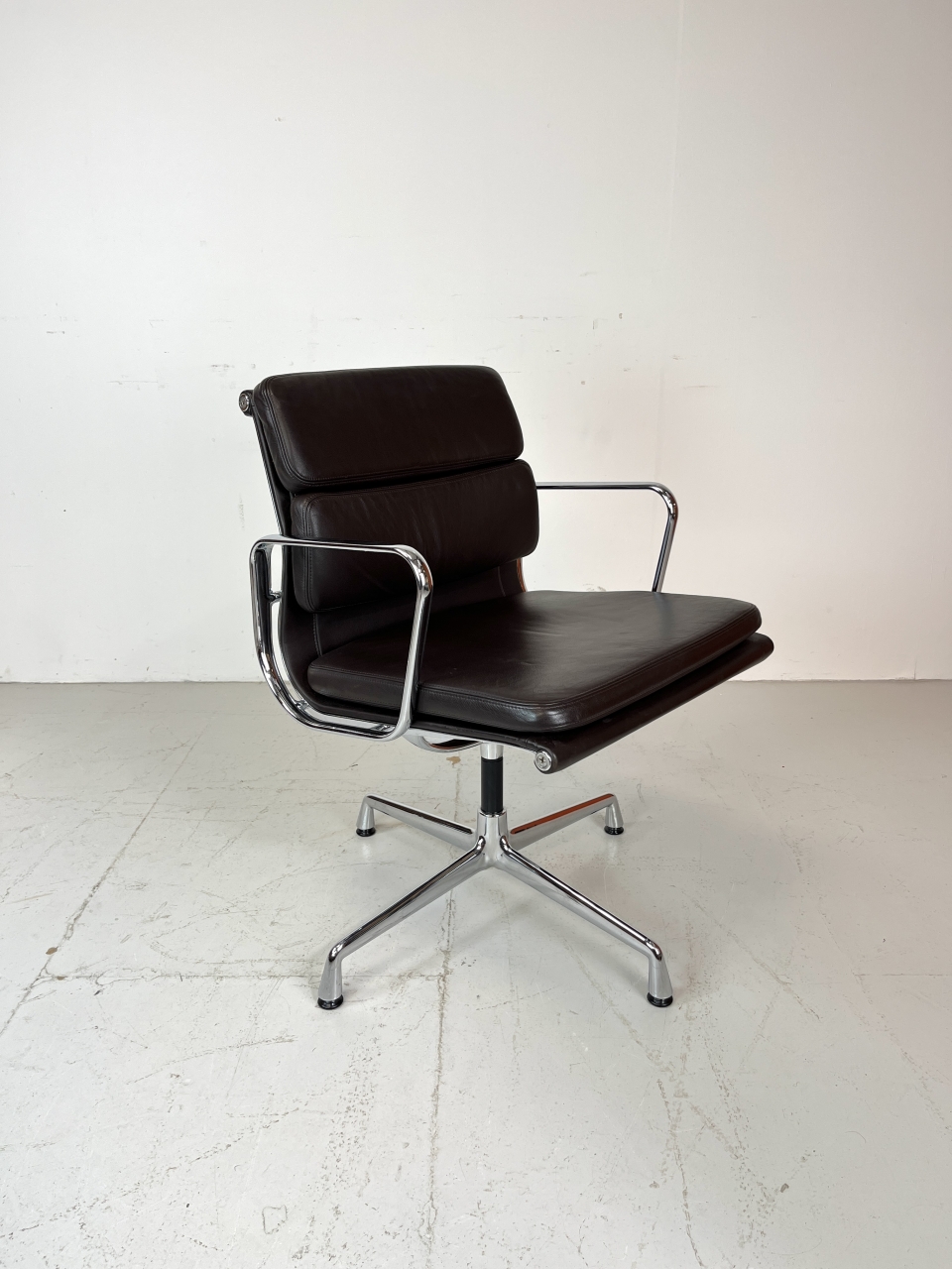 Herman miller deals vitra eames chair